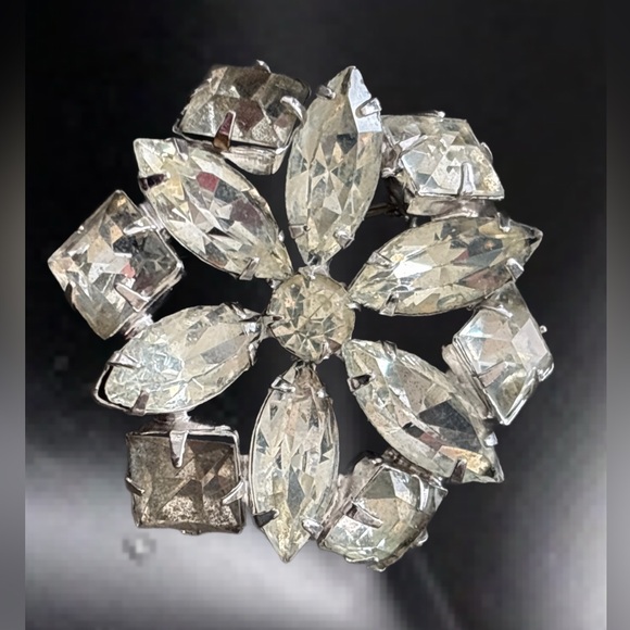 Vintage Crystal Brooch - Picture 4 of 11